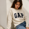 Почему свитер Gap из хлопка стал хитом TikTok этой осени и зимы